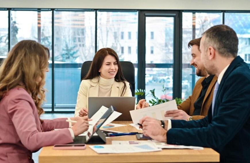 How a Career Consultant in Chicago Can Help Professionals Grow Their Careers