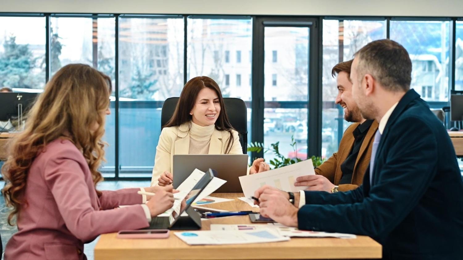 How a Career Consultant in Chicago Can Help Professionals Grow Their Careers